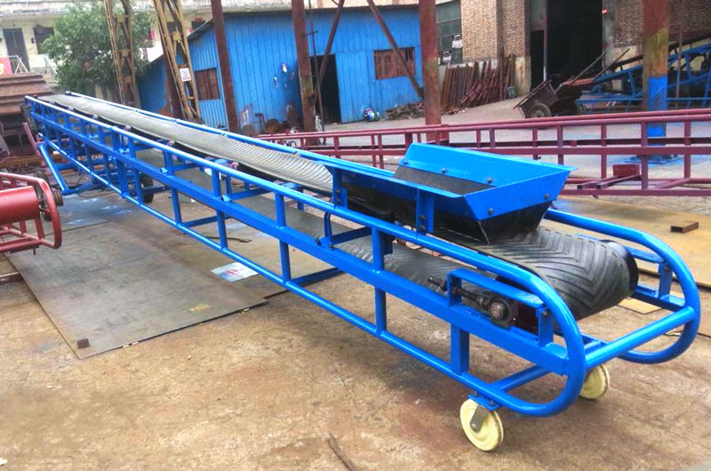 Cube-customer-booked-4-set-mobile-conveyor-system